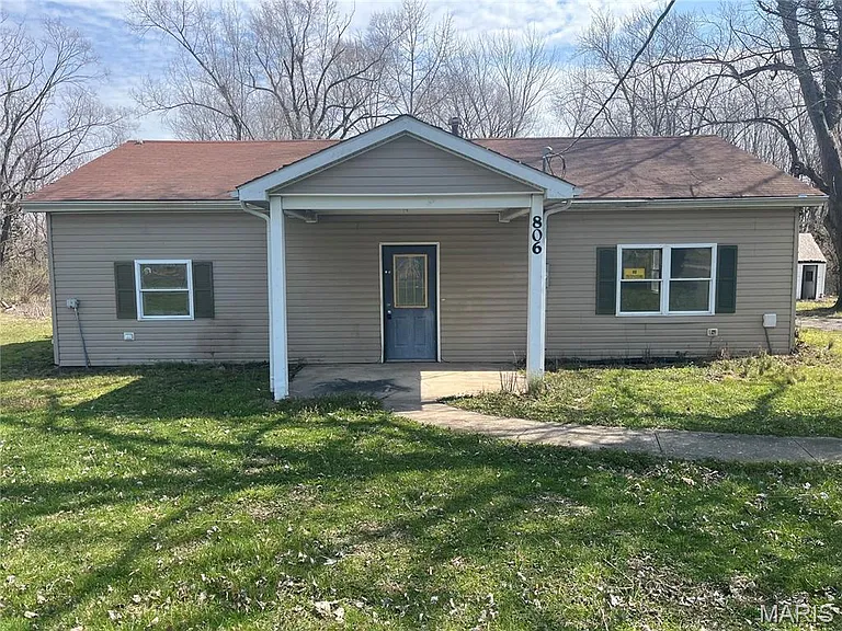 Vandalia Ranch Home with Spacious Yard and Great Potential