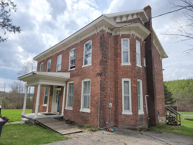 Charming Brick Farmhouse with Creekside Country Setting