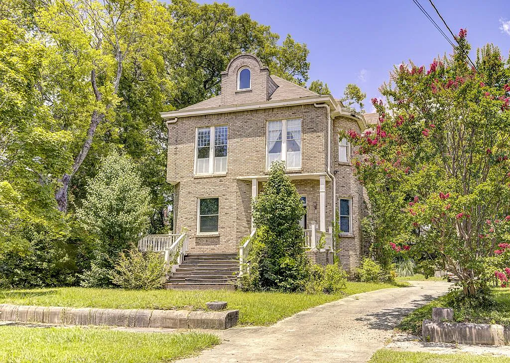 McDermott House: A Historic Architectural Gem in Vicksburg, Mississippi
