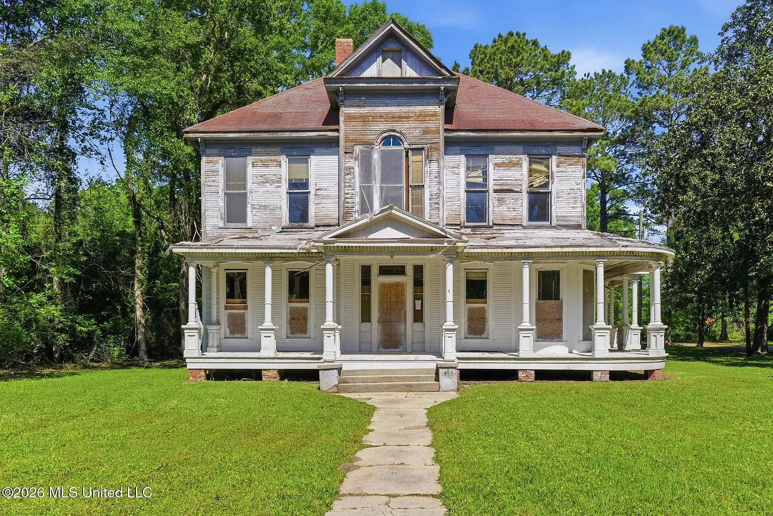 Turn This Hattiesburg Fixer-Upper into Your Dream Home – $90,000