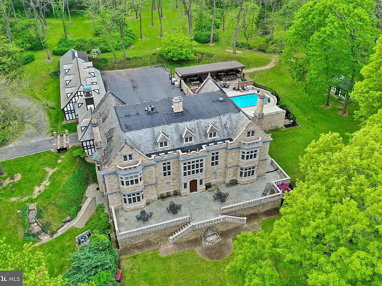 Castle-Like Wyngate Manor Estate in Lancaster