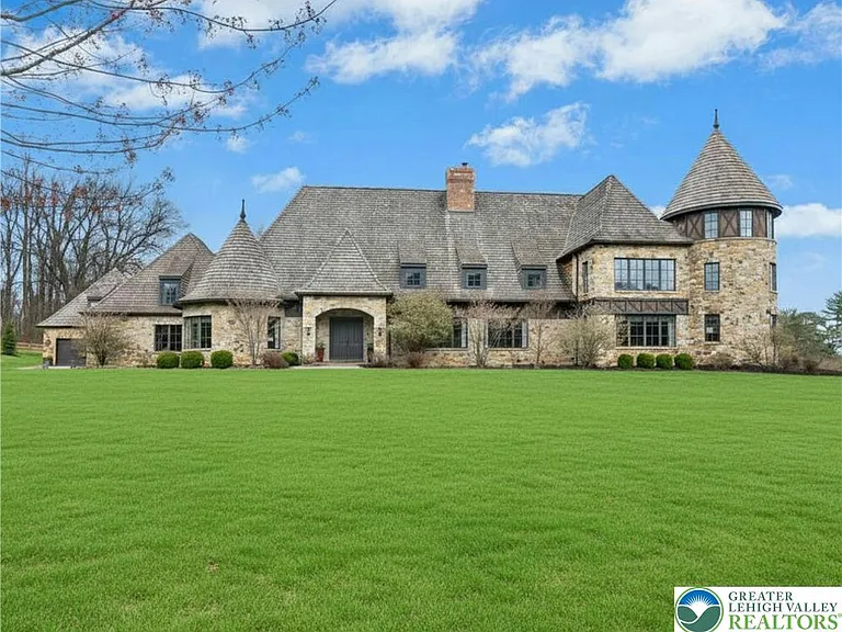 Elegant Private Estate in Bethlehem