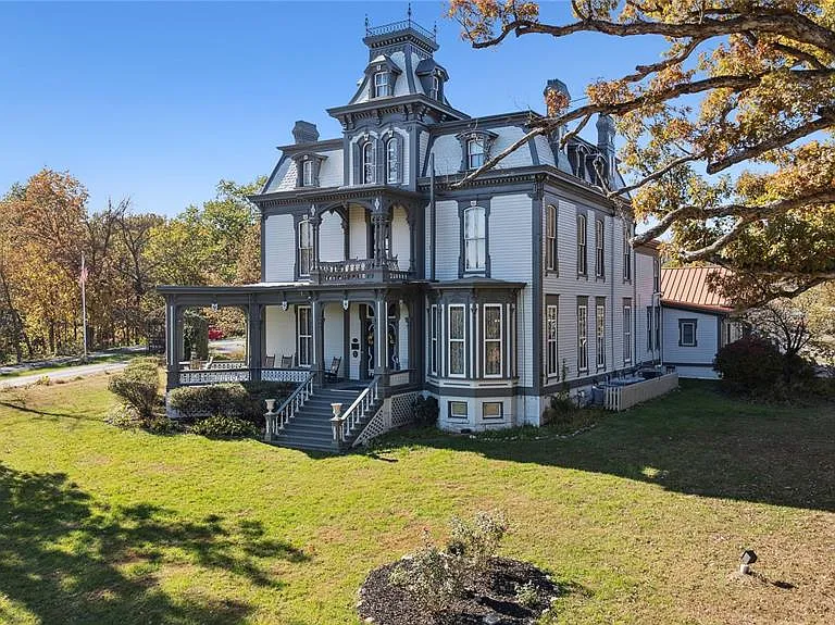 Victorian Estate with Private Grounds in Hannibal