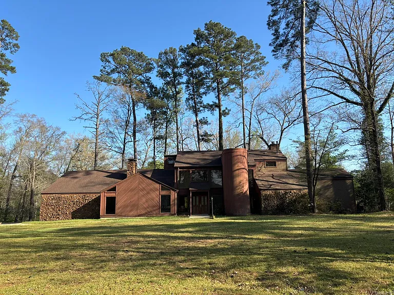 Private Woodland Retreat with Pool in Camden