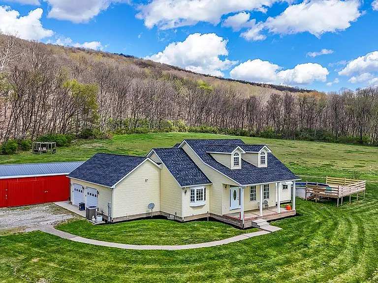 Country Retreat in Bainbridge, Ohio with Privacy, Scenic View