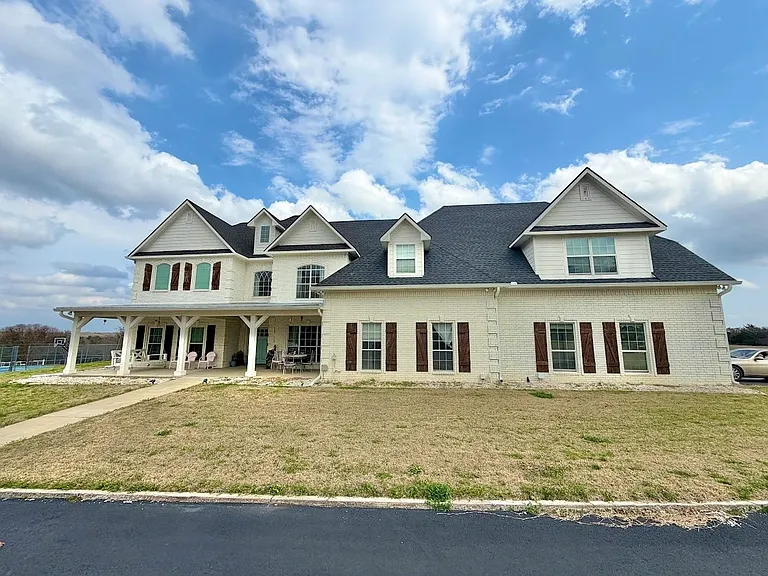 Spacious Texas Country Home on Expansive Land With Endless Potential