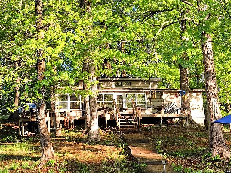 Charming Lakefront Home in Union City with Peaceful Water Views