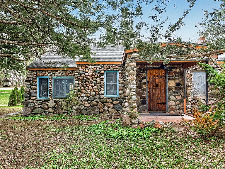 Cozy Monticello Waterfront Retreat