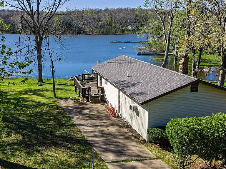 Peaceful Perryville Lakefront Cabin Retreat