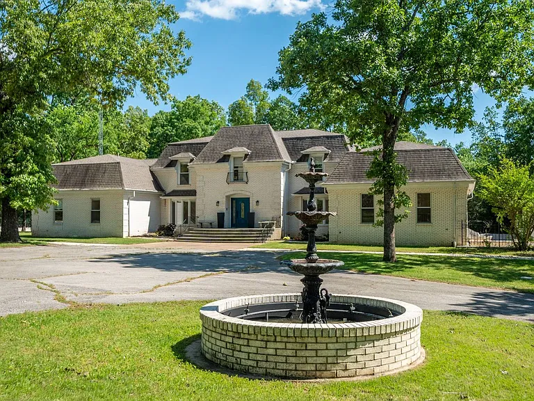 Rare Bull Shoals Lake Estate Retreat