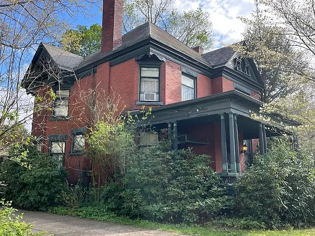 Historic 1896 Victorian Home in Erie, Pennsylvania