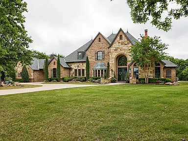 Elegant Luxury Estate in Edmond, Oklahoma