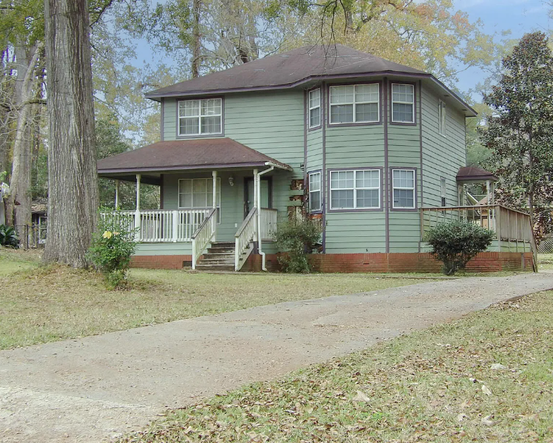 Charming Natchez Home with Spacious Yard and Great Potential