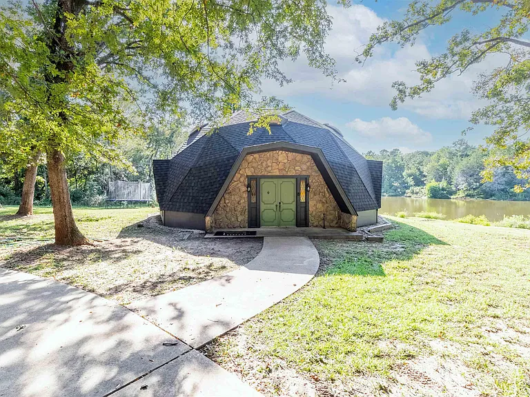 Private Dome Retreat with Pond Views in Tyler, Texas