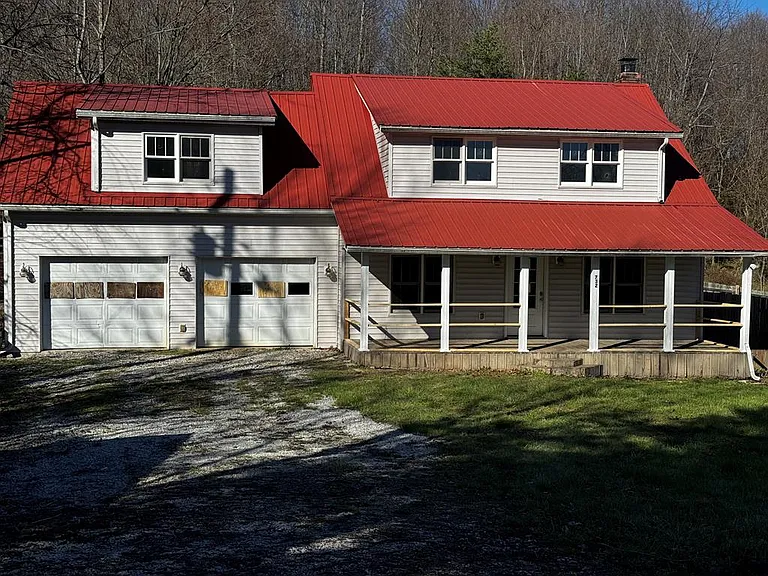 Peaceful Kentucky Country Farmhouse