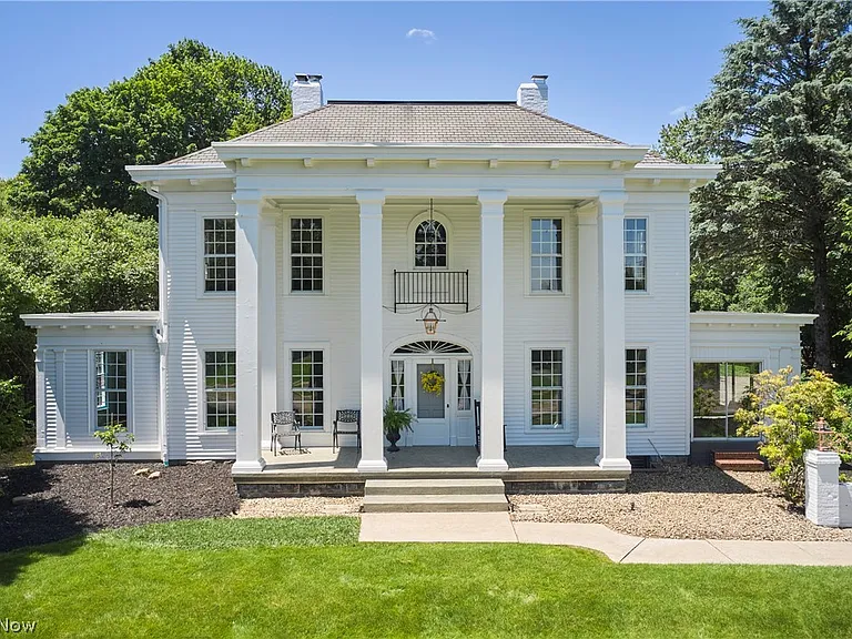 Akron Farmhouse Retreat