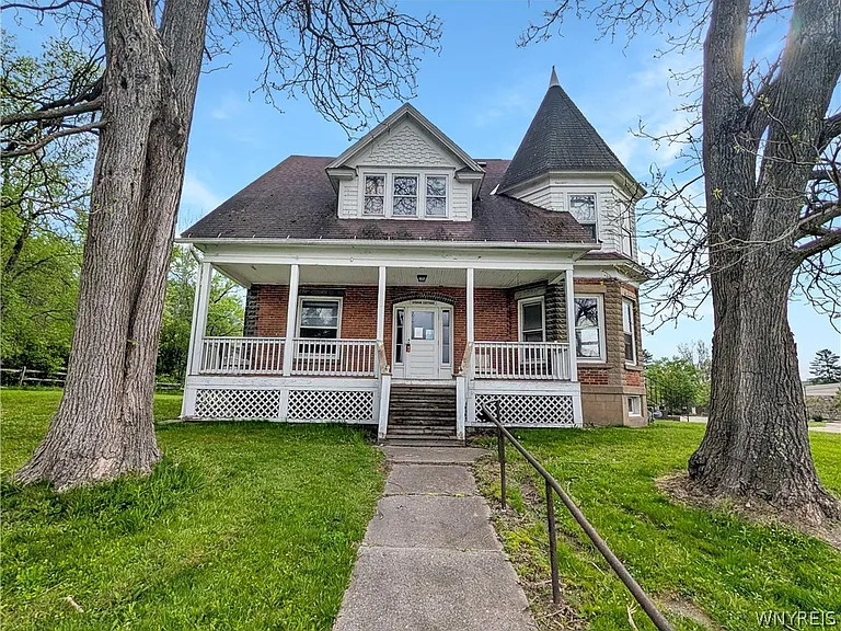 Spacious Caneadea Country Home With Great Potential