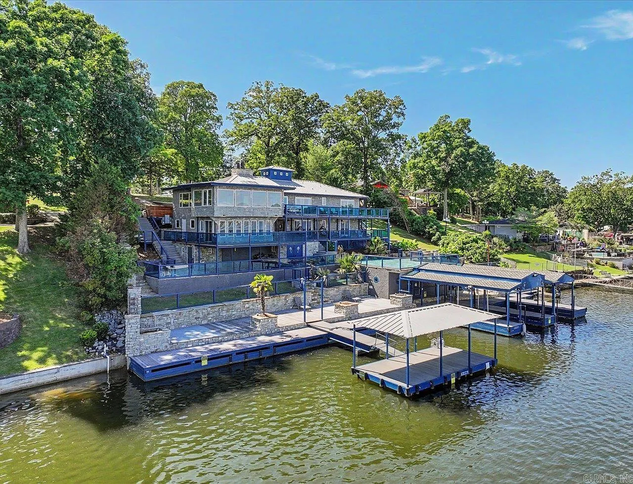 Lake Hamilton Waterfront Retreat
