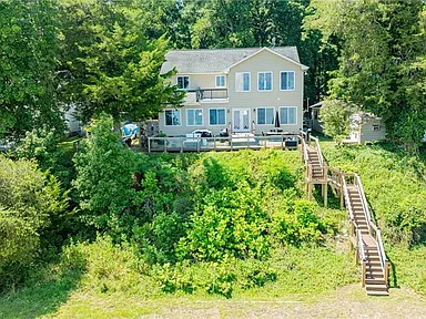 Peaceful Smithfield Waterfront Retreat