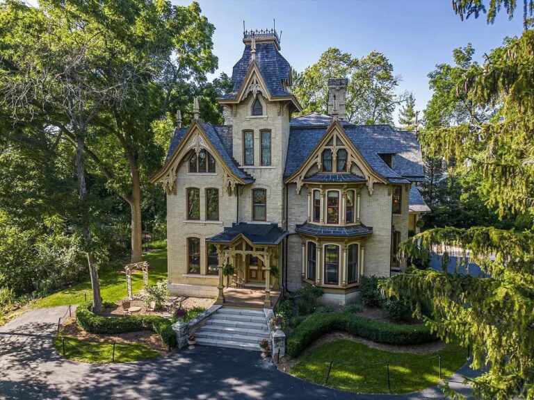 Iconic Tosa Mansion