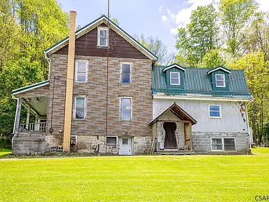 Charming Hollsopple Country Home