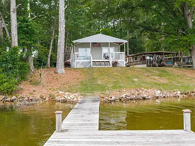 Peaceful Vincent Lake Retreat